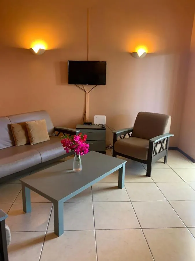 Centrally Located Spacious Apartment Willemstad